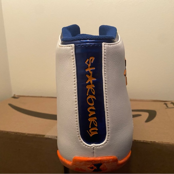 Autographed Starbury Sneakers - collectible - Picture 5 of 7